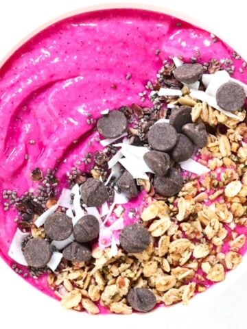 One Pitaya Bowl with toppings.